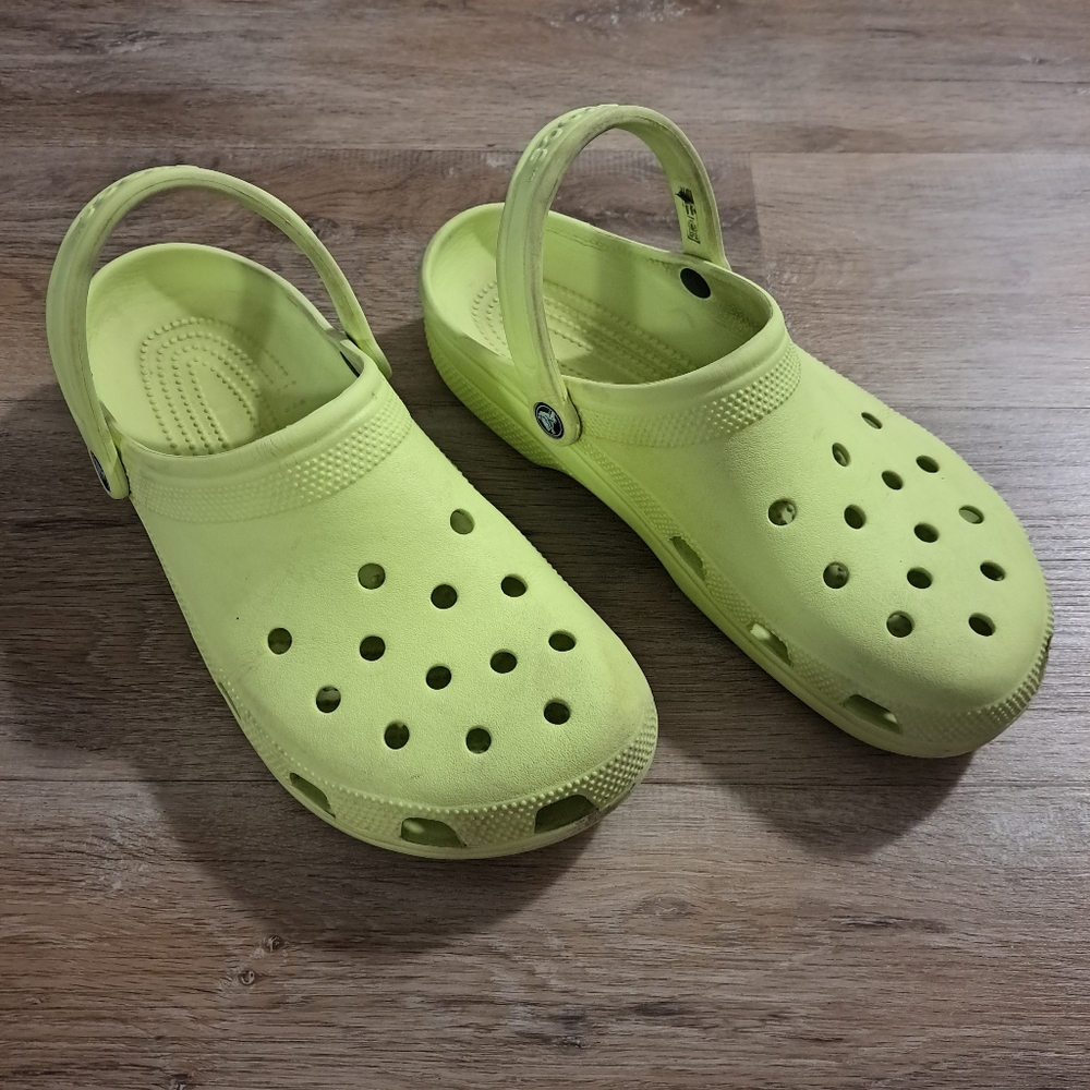 CROCS Men's Lime Green Sports Mode Shoes Size 12 - Picture 2 of 10